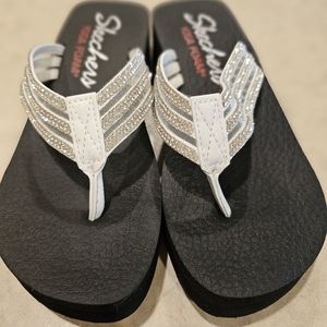 Sketchers Yoga Foam Sandals